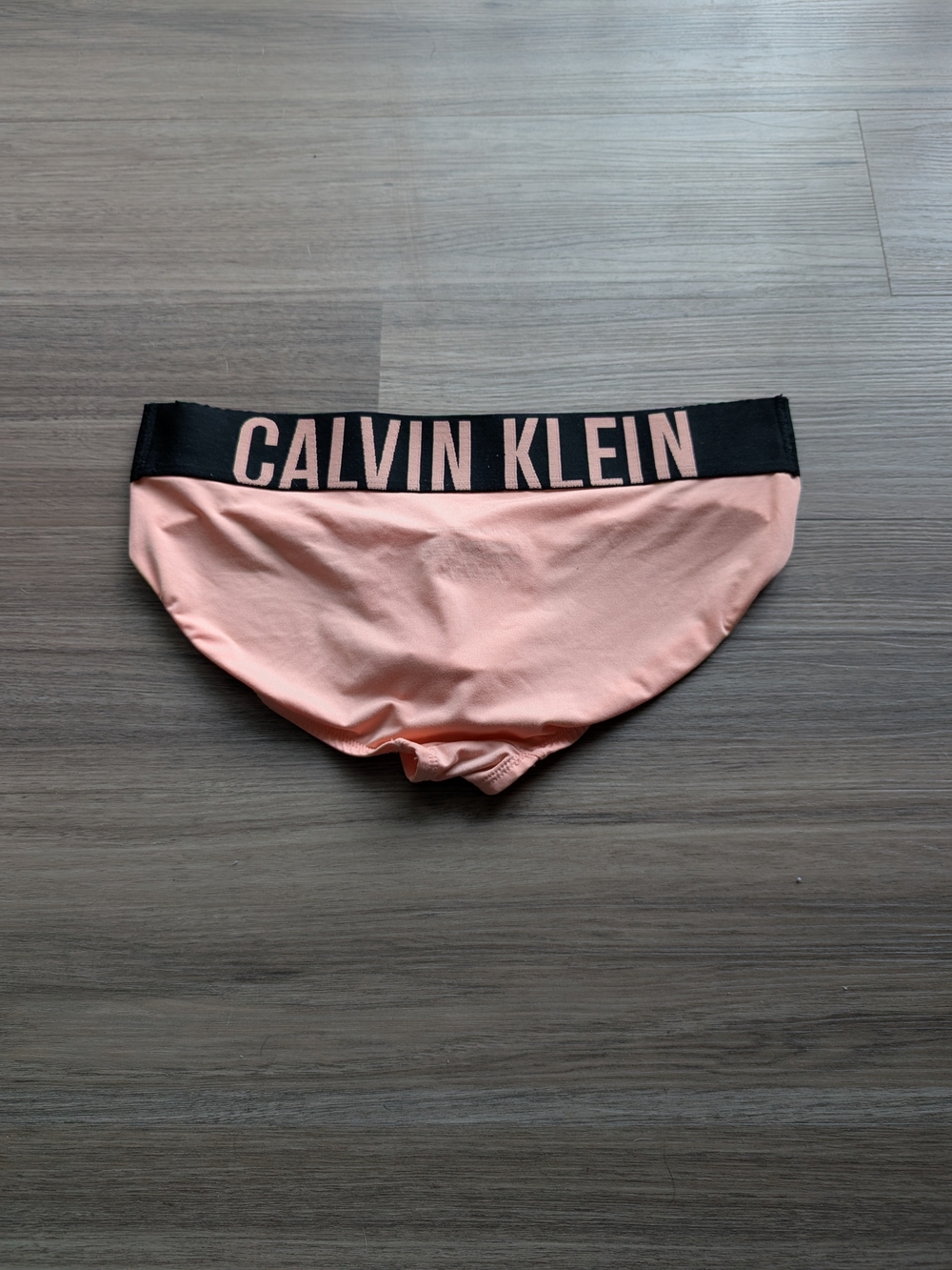 Calvin Klein Underwear Peach Briefs with Black Logo Waistband - Picture 3 of 3